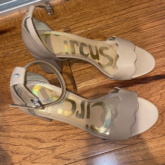 Circus NY heels - Picture 2 of 6